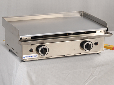 Gas Grill with a Smooth Chromium Plated Hot Plate